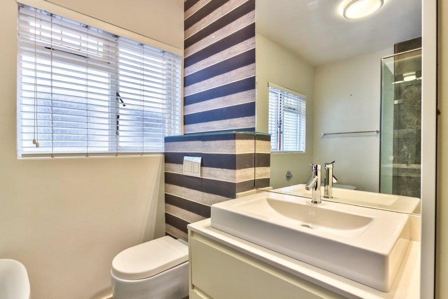 To Let 1 Bedroom Property for Rent in Bantry Bay Western Cape